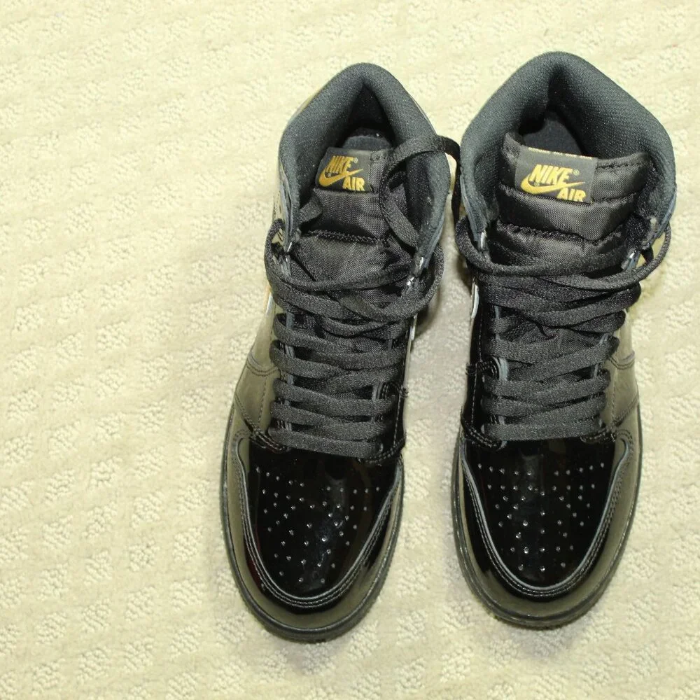 New IOB Jordan Boy's Size 6.5Y/ Women's 8 Black Patent Gold High Top Sneakers